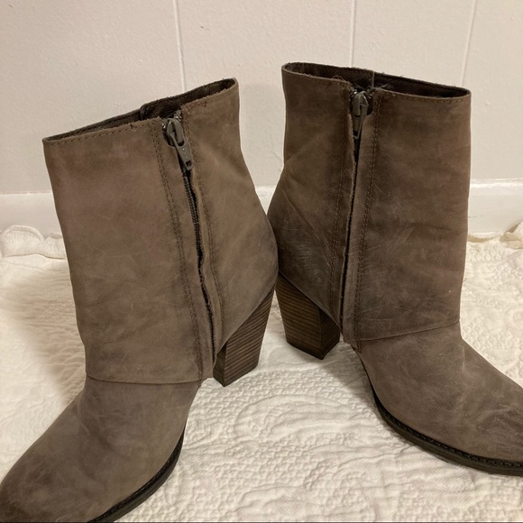 ALDO leather ankle heel bootie button fold over almond shape toe size 8 - Picture 5 of 13